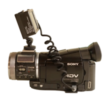 Load image into Gallery viewer, TAPELESS SONY HANDYCAM HVR-A1U
