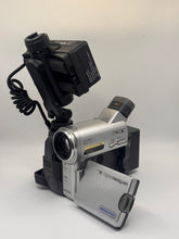 Load image into Gallery viewer, TAPELESS SONY HANDYCAM DVR-TRV33
